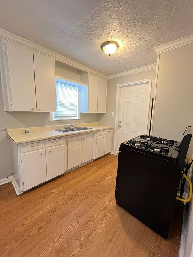 Building Photo - 2 Bed 1 Bath