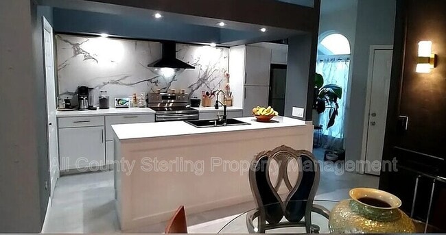 Building Photo - 3836 SW 30th Terrace