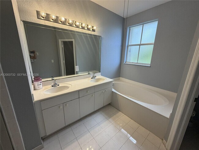 Building Photo - 16537 SW 78th Terrace