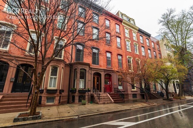 Building Photo - 1527 Pine St