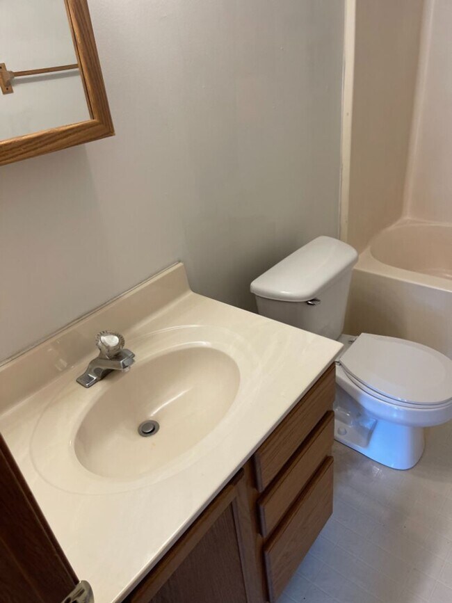 Building Photo - 2BR/2BA with W/D Included! AVAIL. 5/1/26