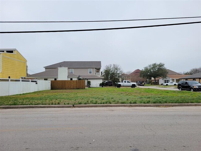 Building Photo - 5703 Fraser Ave