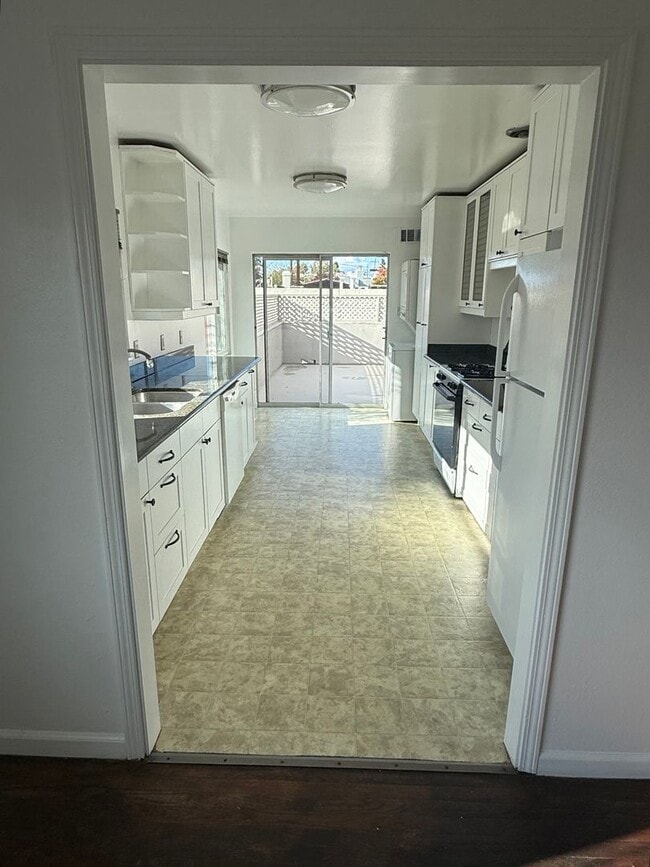 Building Photo - 4115-4117 Walnut Street