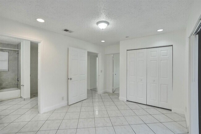 Building Photo - 1142 NW 43 Terrace