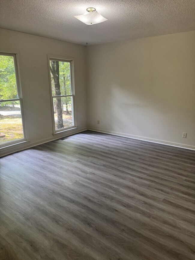 Building Photo - 112 Oak Leaf Cir