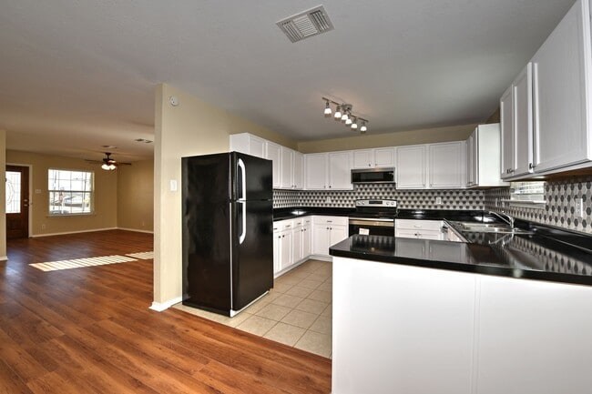 Building Photo - 4 Bedrooms!!!!! 2.5 bath and 2 attached ca...