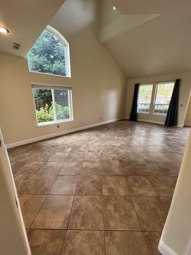 Building Photo - Gorgeous Private large lot in Rocklin!