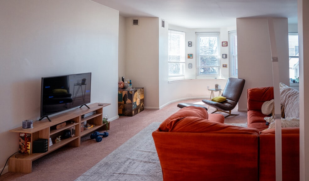 Building Photo - 625 S Negley Ave