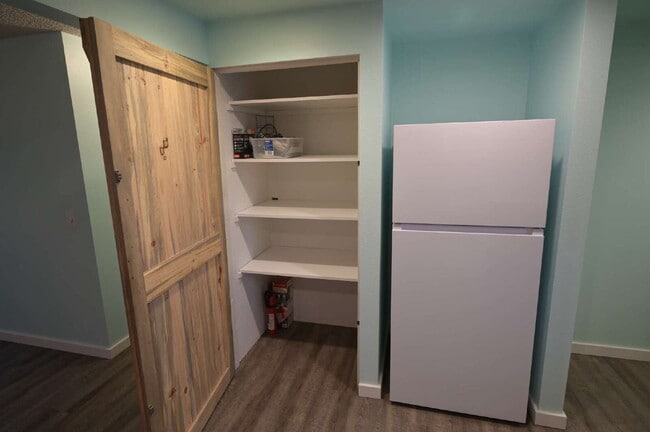 Building Photo - 1 bed 1 bath condo in 55+ community: ALL Utilities included!