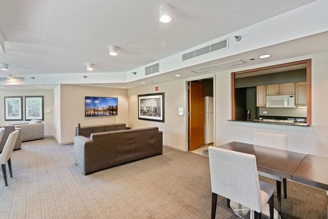 Building Photo - 400 N La Salle Dr
