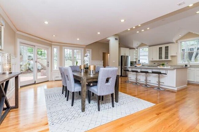 Building Photo - HOT NEWTON LISTING!!!