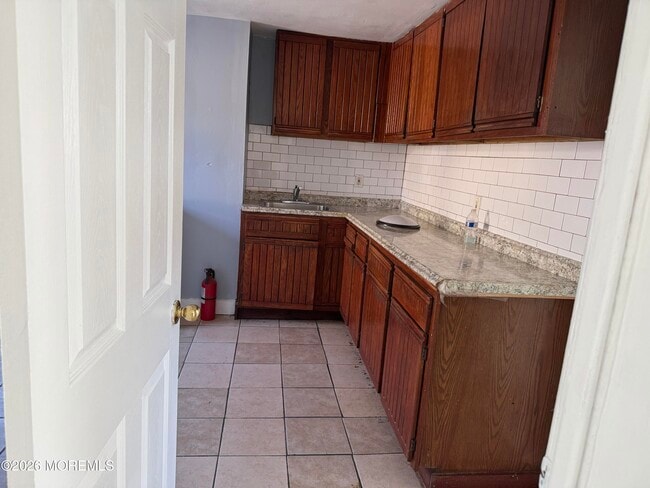 Building Photo - 811 Central Ave