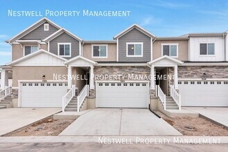 Building Photo - 1562 W State Rd