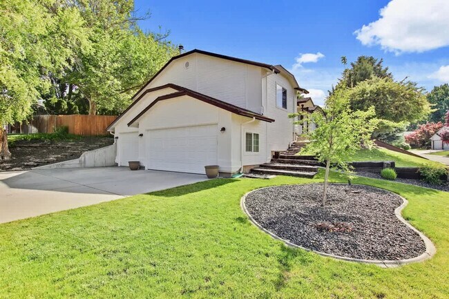 Building Photo - 2910 E Dagger Falls Dr