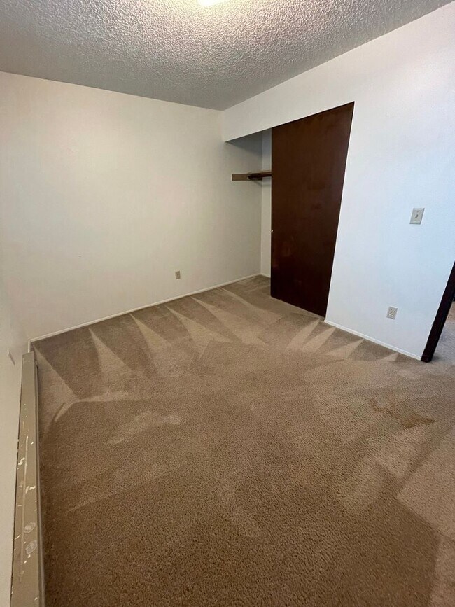 Building Photo - 2 Bedroom unit with Garage in Blaine