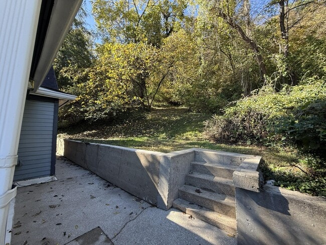 Building Photo - 404 Ewing St