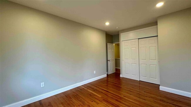 Building Photo - 158 Anstice St