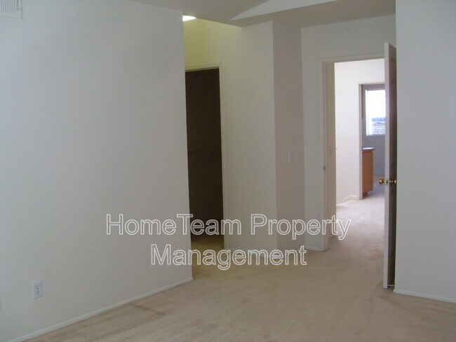 Building Photo - 1390 Callejon Palacios