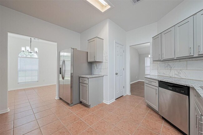 Building Photo - 12230 Hawthorne Hill Cir