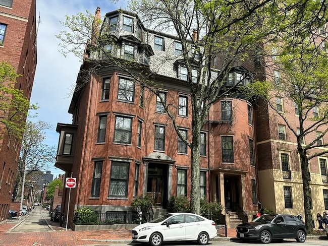 Building Photo - 319 Dartmouth St