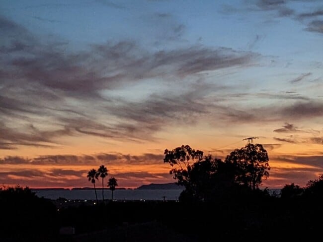 Building Photo - Clear Point Home - Ventura- Ocean Views - 4+3.5