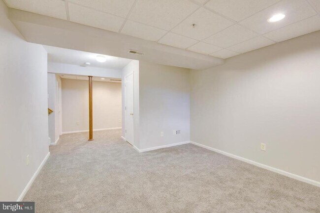 Building Photo - 9307 Vanguard Ct