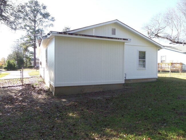 Building Photo - Charming 3BR House in Warner Robins