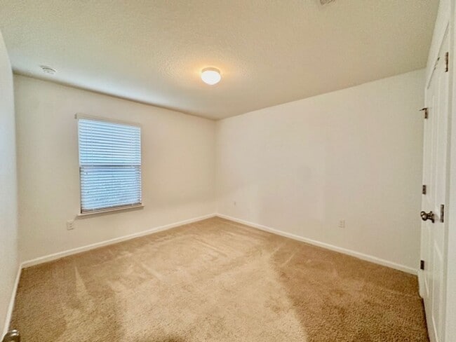 Building Photo - Beautiful 4/2/2 newer home for rent w/ community pool, playground, picnic area!