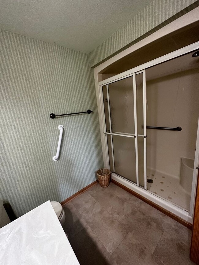 Building Photo - Charming 2-Bedroom, 2-Bathroom Home Overlo...