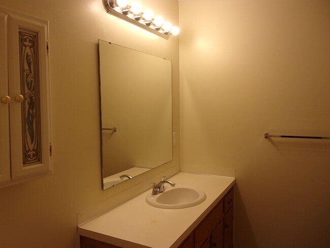 Building Photo - 1102 Chandler Dr
