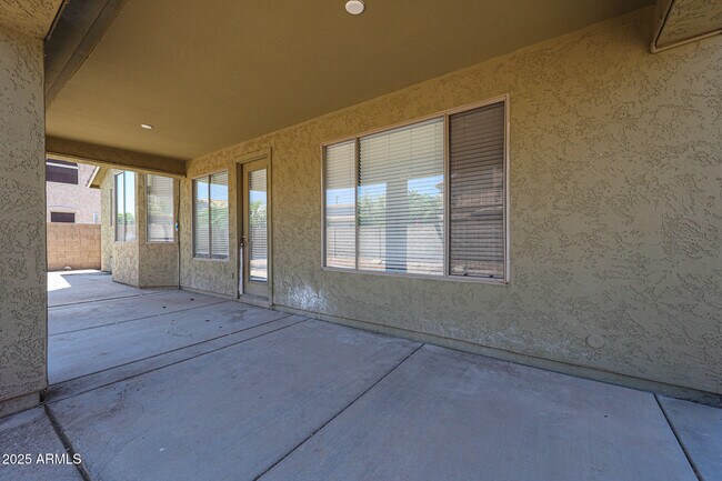 Building Photo - 2568 E Santa Rosa Dr