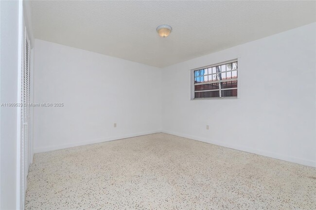 Building Photo - 3076 SW 17th St