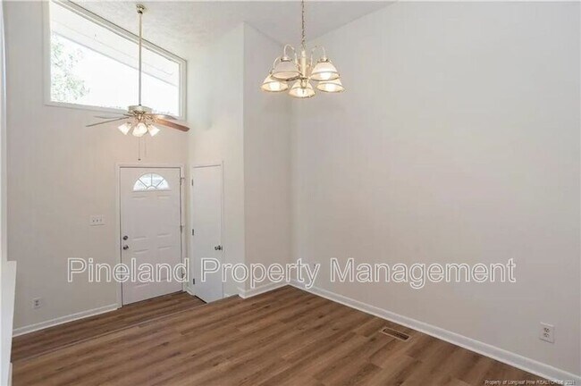 Building Photo - 2012 Lakemeadow Dr