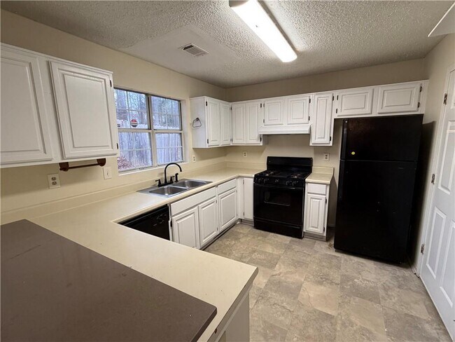 Building Photo - 1040 Hampton Hill Ct