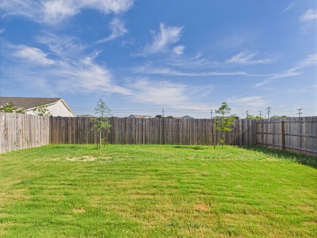 Building Photo - "Open-Concept Living in Fredericksburg"