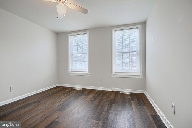 Building Photo - 1138 W Lombard St