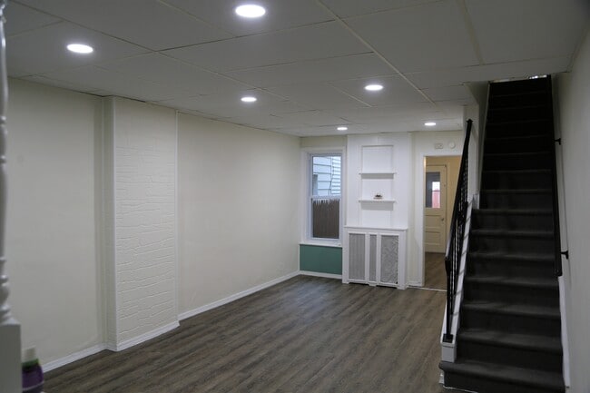 Building Photo - 424 N Jordan St