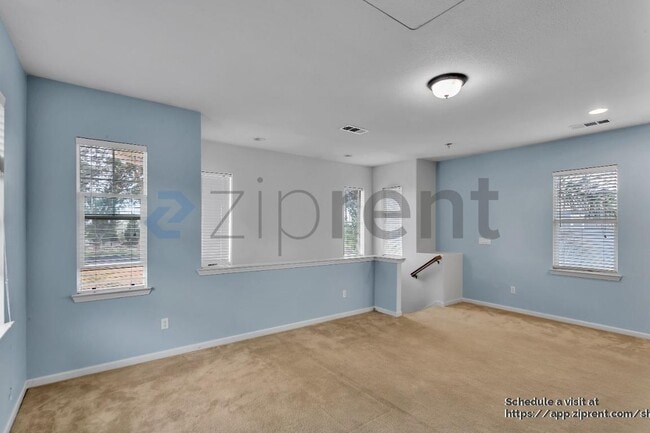 Building Photo - 444 E Poplar St