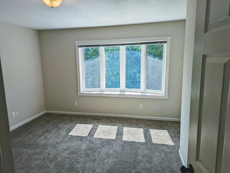 Building Photo - 112 Asbury Way