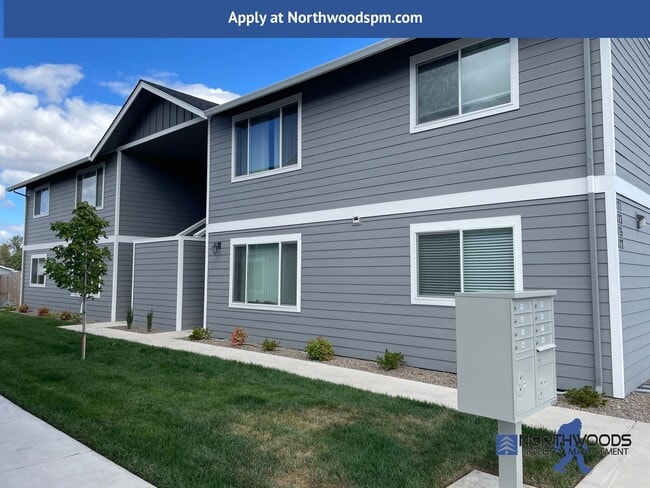 Building Photo - Newer-Very Nice 2 Bedroom 1 Bath Upstairs Apartment****HALF OFF FIRST FULL MONTHS RENT******Pet F...