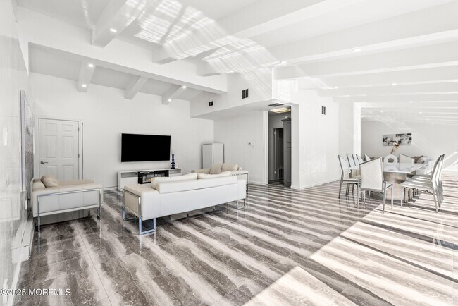 Building Photo - 512 Deal Rd