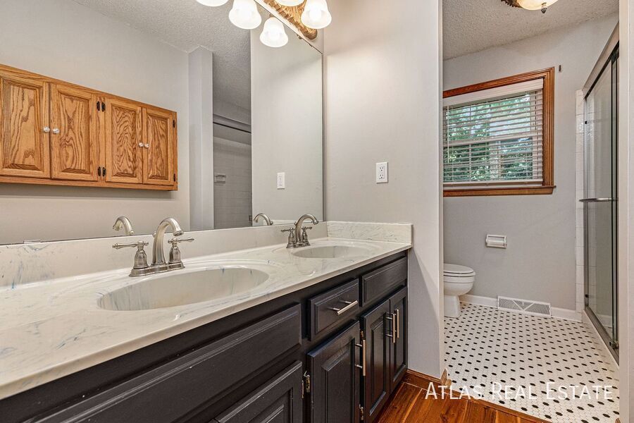 Building Photo - 7924 N Michigan Ave