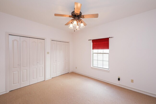 Building Photo - 342 St Julien Dr