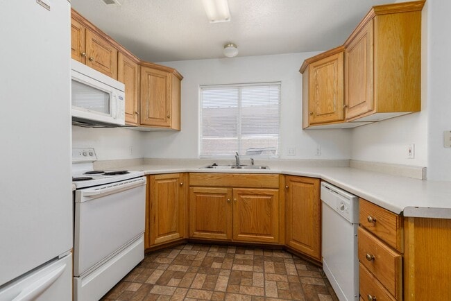 Building Photo - Spacious 3-Bedroom, 2.5-Bath Parkside Townhome