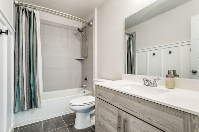 Building Photo - Beautiful Modern 2 story home!