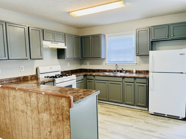 Building Photo - Three Bedroom/Two Full Bath House in West ...