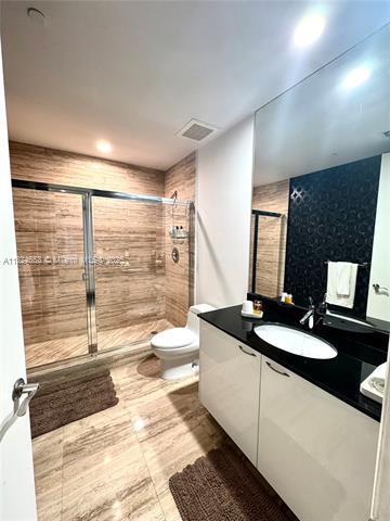 Building Photo - 16001 Collins Ave