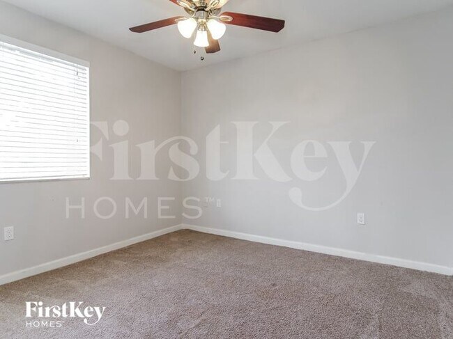 Building Photo - 809 SW 8th Ave