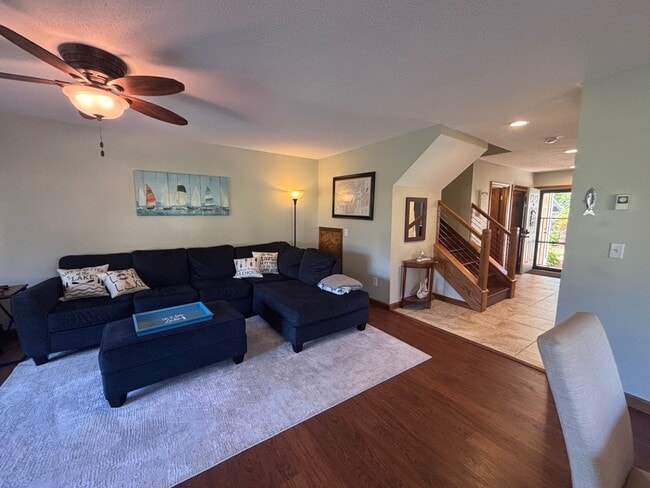 Building Photo - 14 Songbird Ln