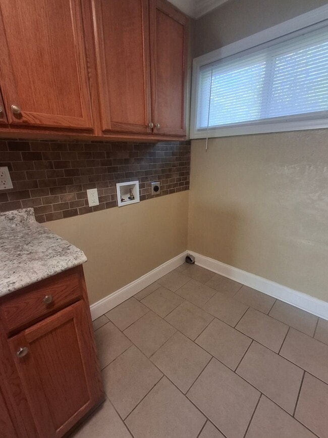 Building Photo - 5291-5293 Usher Drive